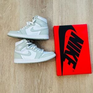NIKE Women's AIR JORDAN 1
High OG Seafoam